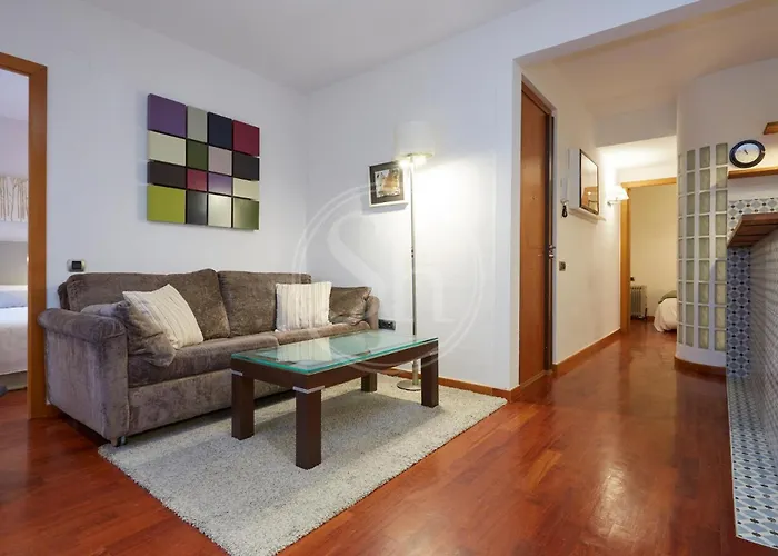Nice Apartment In Les Corts